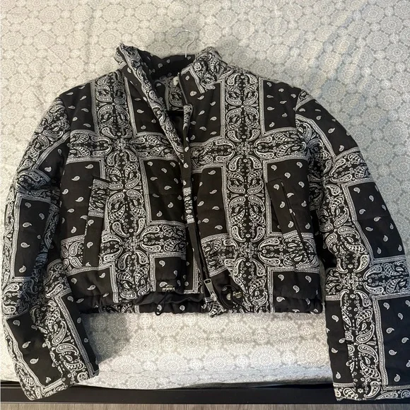 superdown Black and White Gianina Paisley Puffer Jacket REVOLVE - Picture 2 of 4